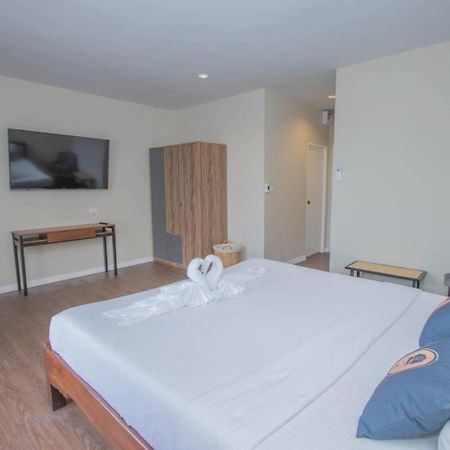 Aksarai Hotel Patong 外观 照片