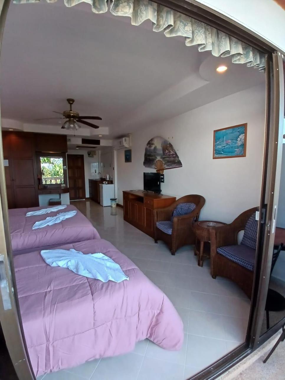 Aksarai Hotel Patong 外观 照片