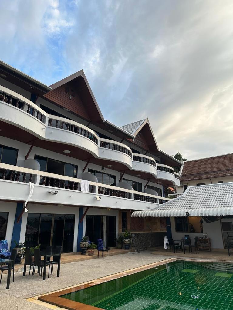 Aksarai Hotel Patong 外观 照片