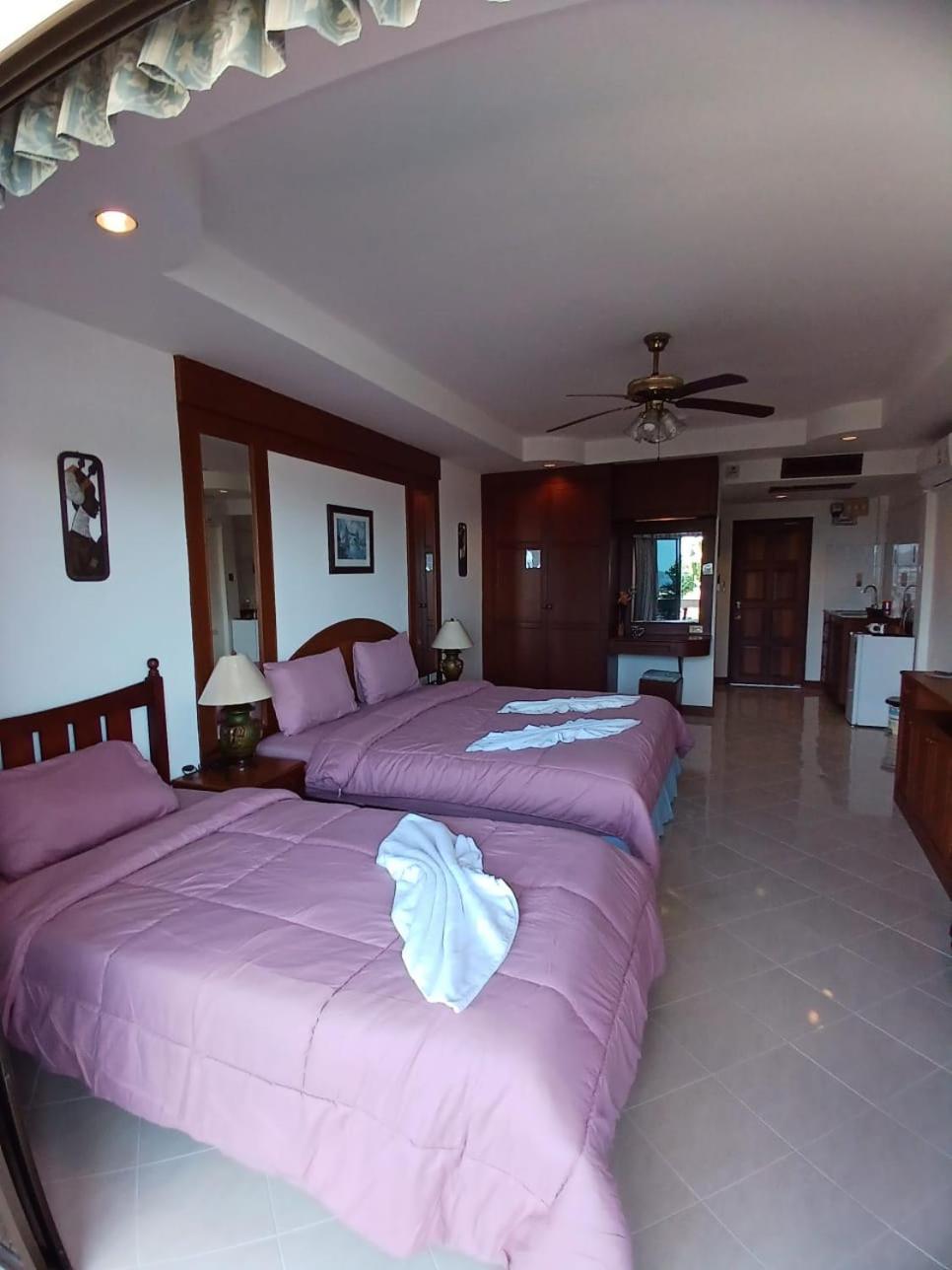 Aksarai Hotel Patong 外观 照片