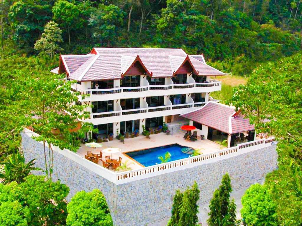 Aksarai Hotel Patong 外观 照片