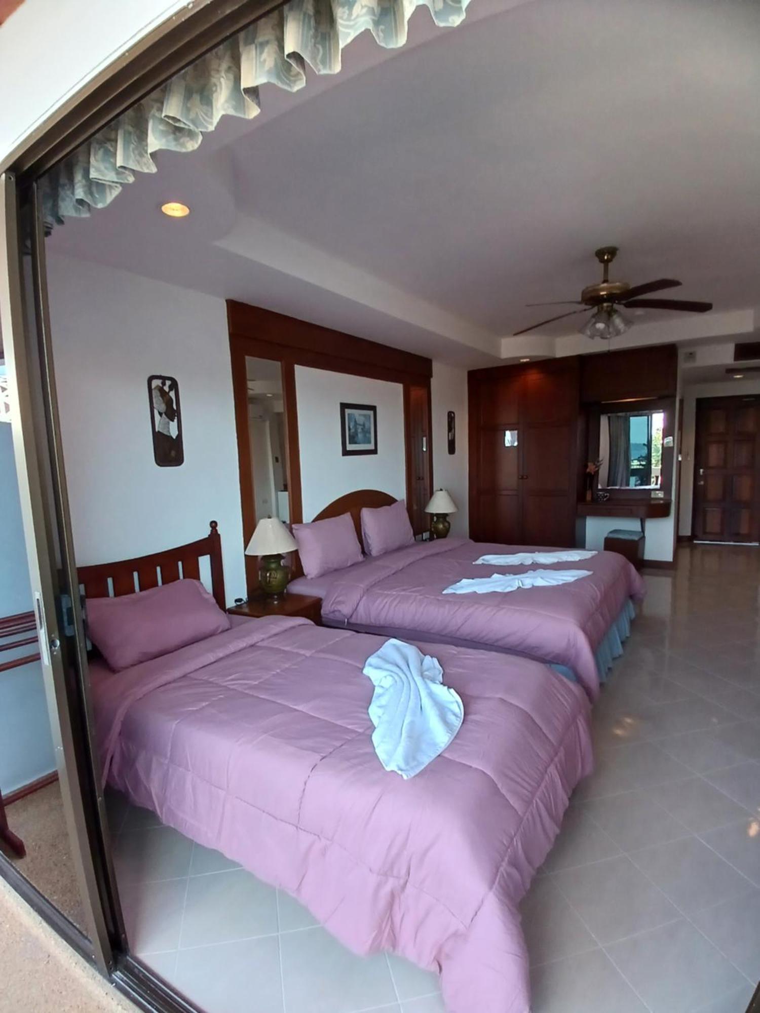 Aksarai Hotel Patong 外观 照片