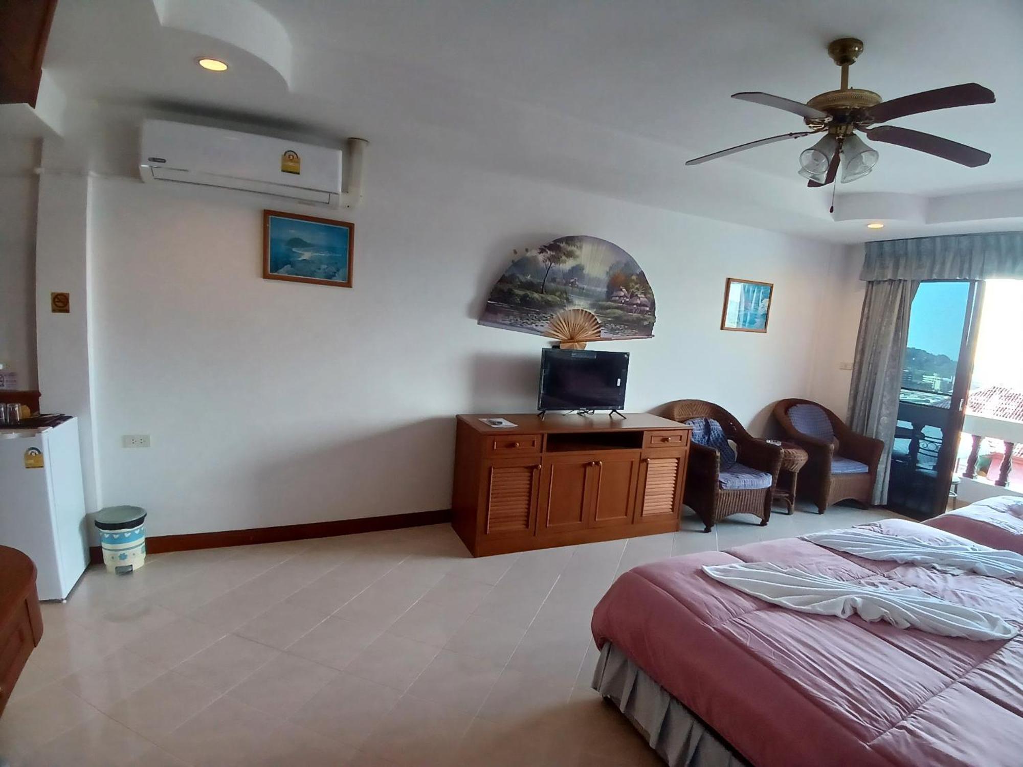 Aksarai Hotel Patong 外观 照片