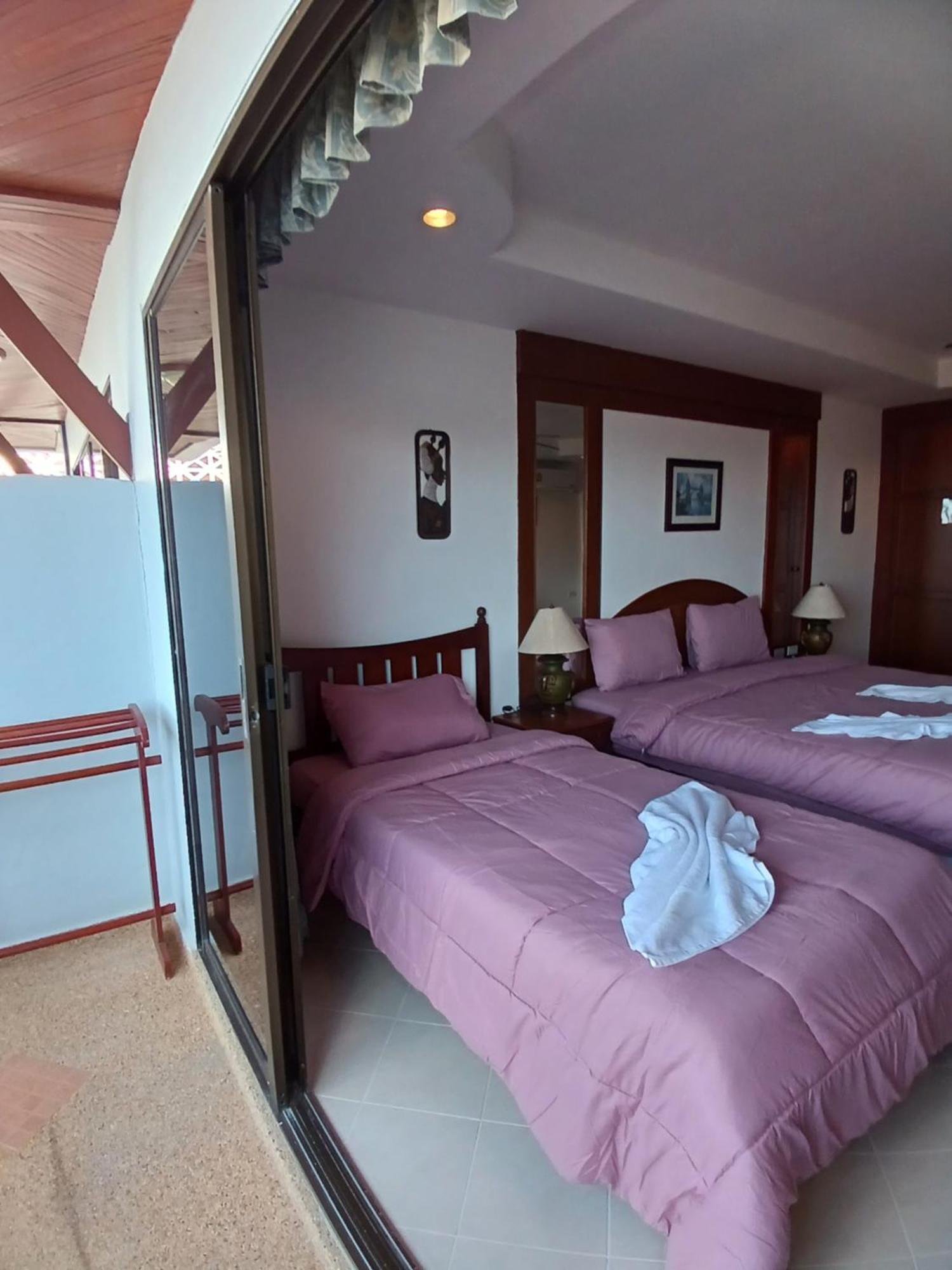 Aksarai Hotel Patong 外观 照片