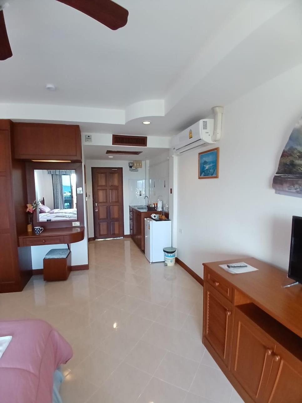 Aksarai Hotel Patong 外观 照片