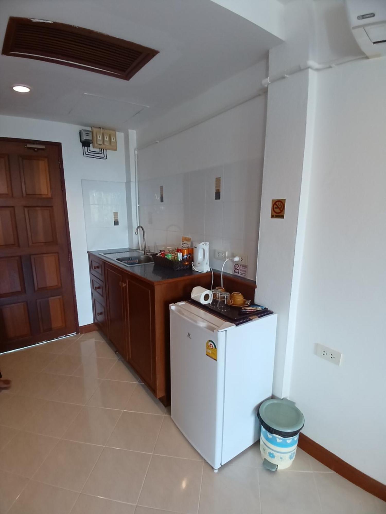 Aksarai Hotel Patong 外观 照片