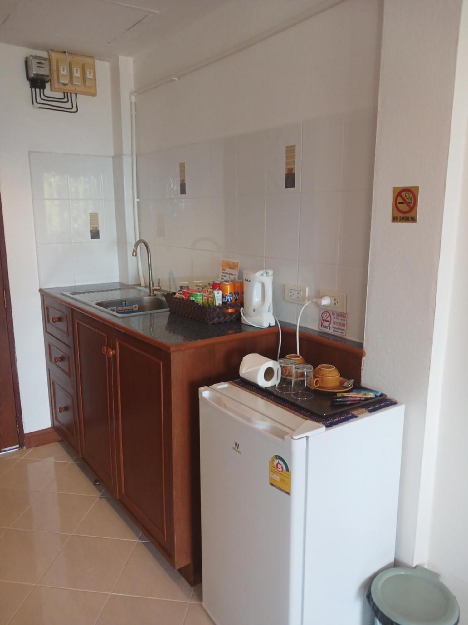 Aksarai Hotel Patong 外观 照片