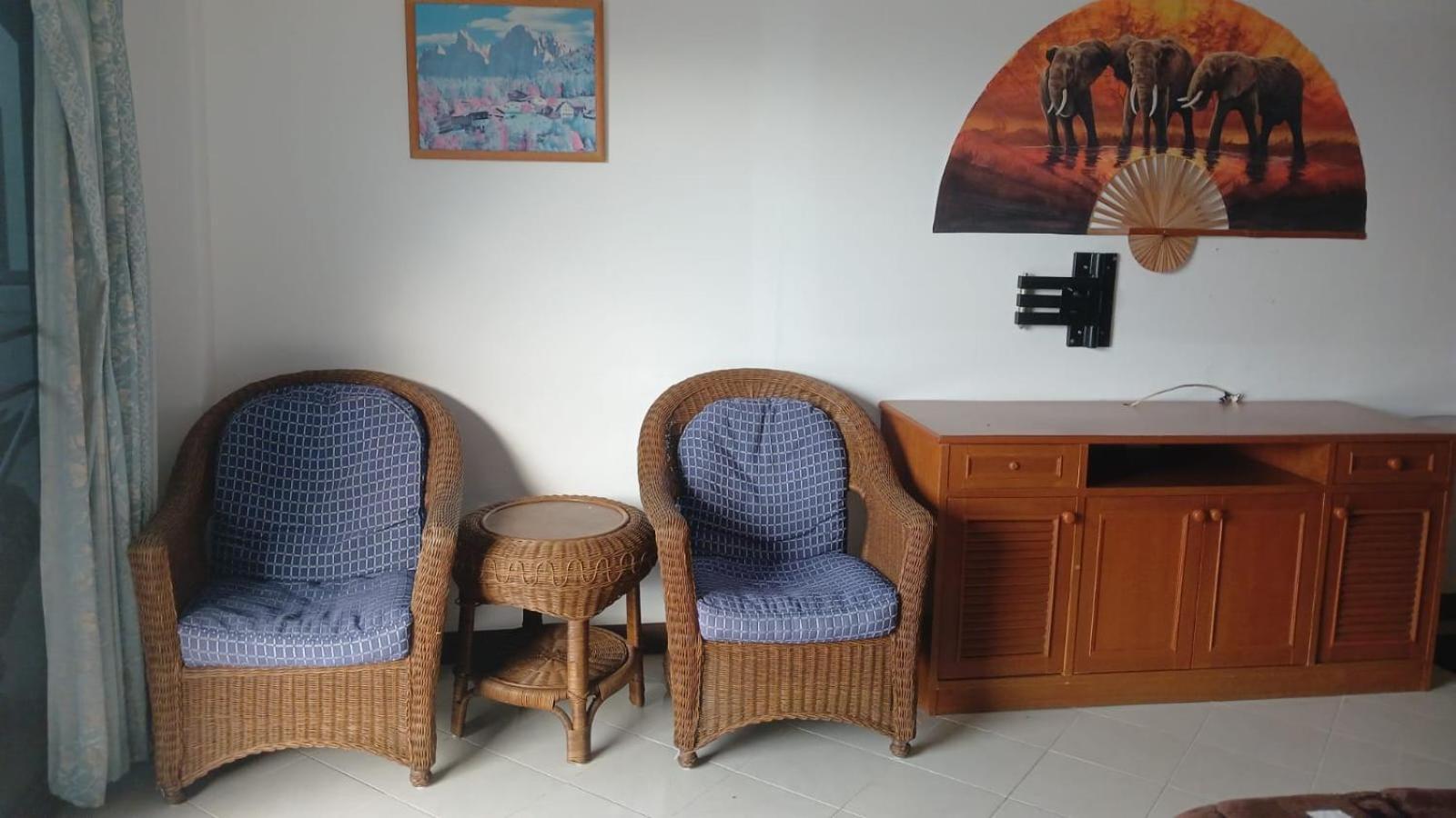 Aksarai Hotel Patong 外观 照片